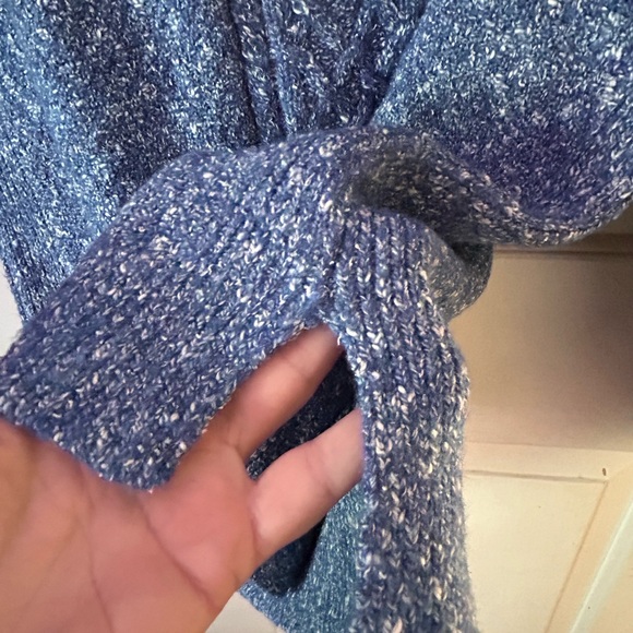 L.L. Bean Heathered Blue Cable Knit Split Hem Sweater - Med - Like New - Picture 3 of 5